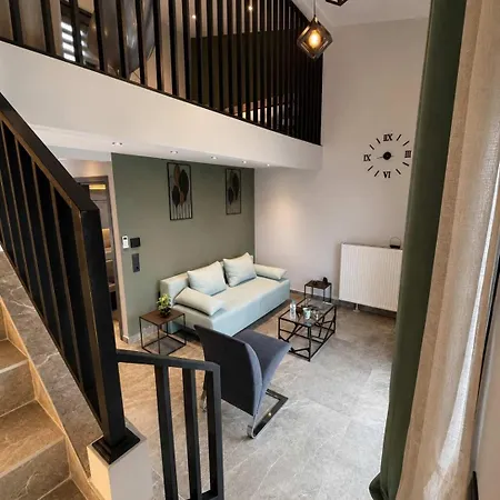 Апартаменты - Modern Living With Garden Retreat