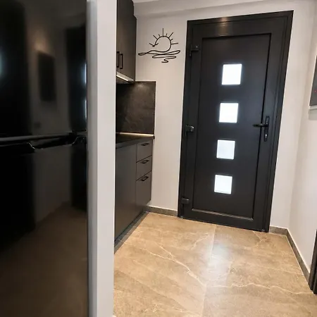 - Modern Living With Garden Retreat Апартаменты