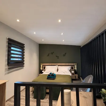 - Modern Living With Garden Retreat Эпаноми