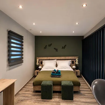 - Modern Living With Garden Retreat