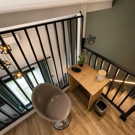 Апартаменты - Modern Living With Garden Retreat